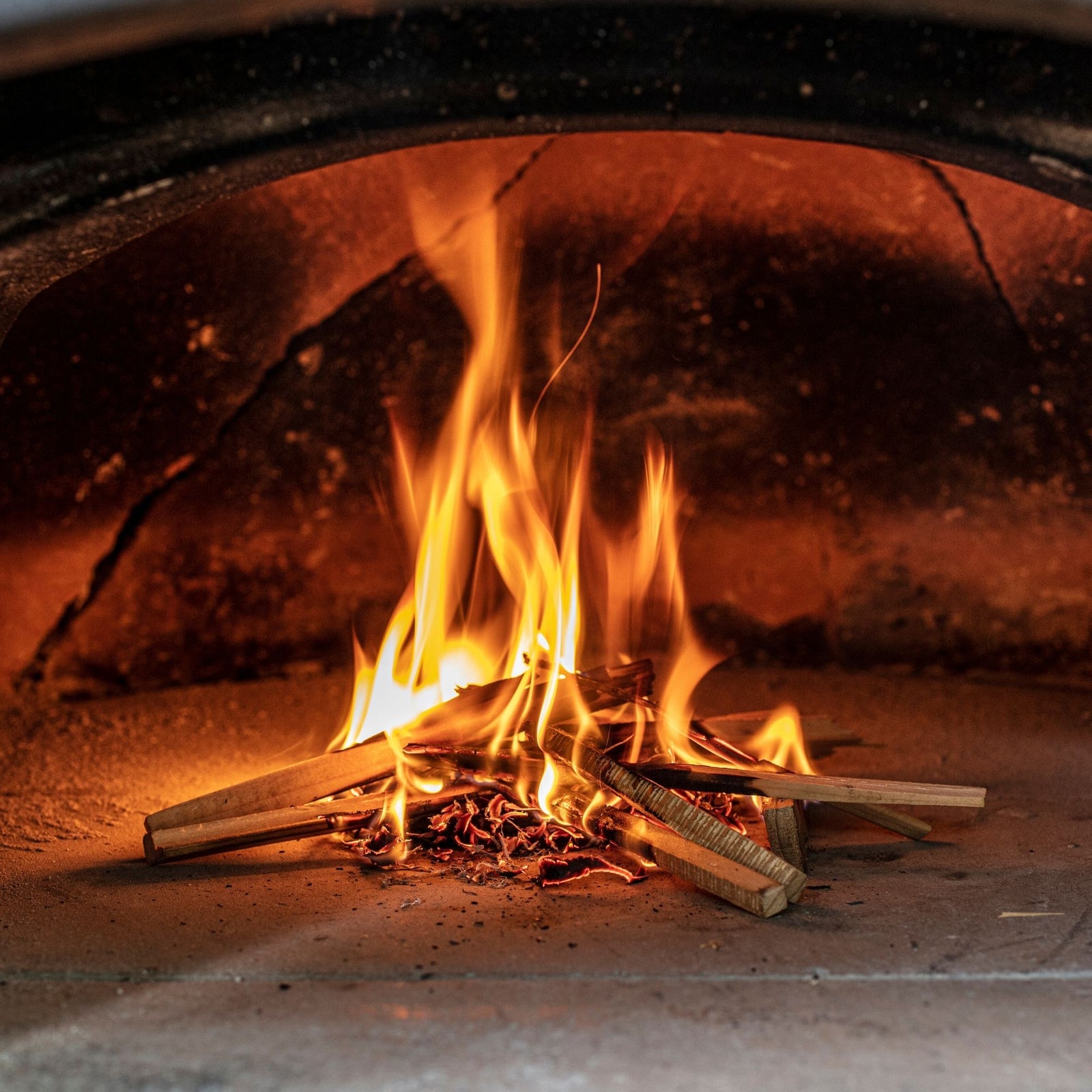 https://euroflameovens.com/cdn/shop/articles/How_To_Cure_Your_Wood_Fired_Pizza_Oven_1600x.jpg?v=1631596677
